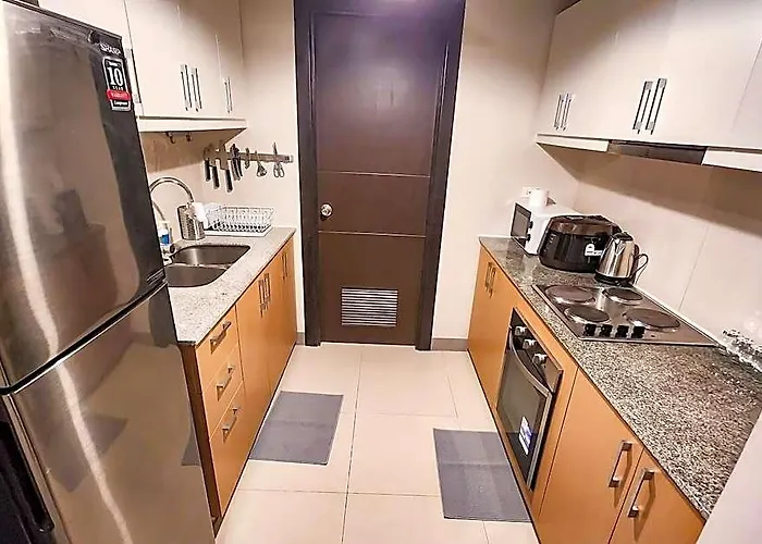 Hotel Spacious Executive 3br W/ Ps4 & Bathtub In Bgc Manila