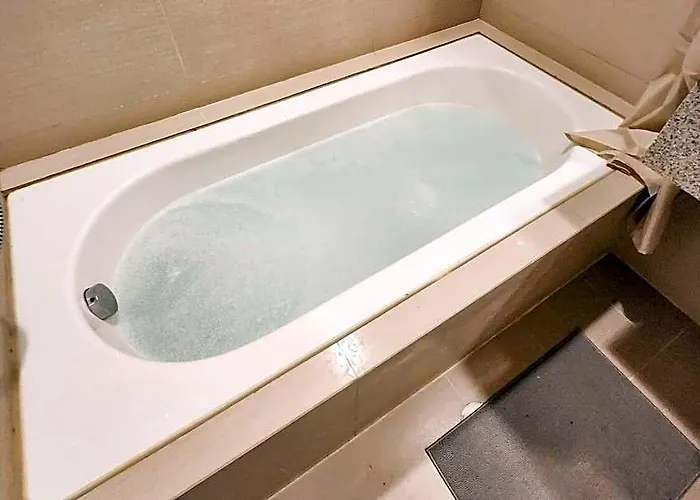 Spacious Executive 3br W/ Ps4 & Bathtub In Bgc Hotel Manila