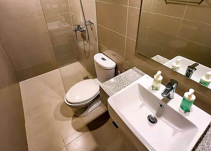 Hotel Spacious Executive 3br W/ Ps4 & Bathtub In Bgc Manila